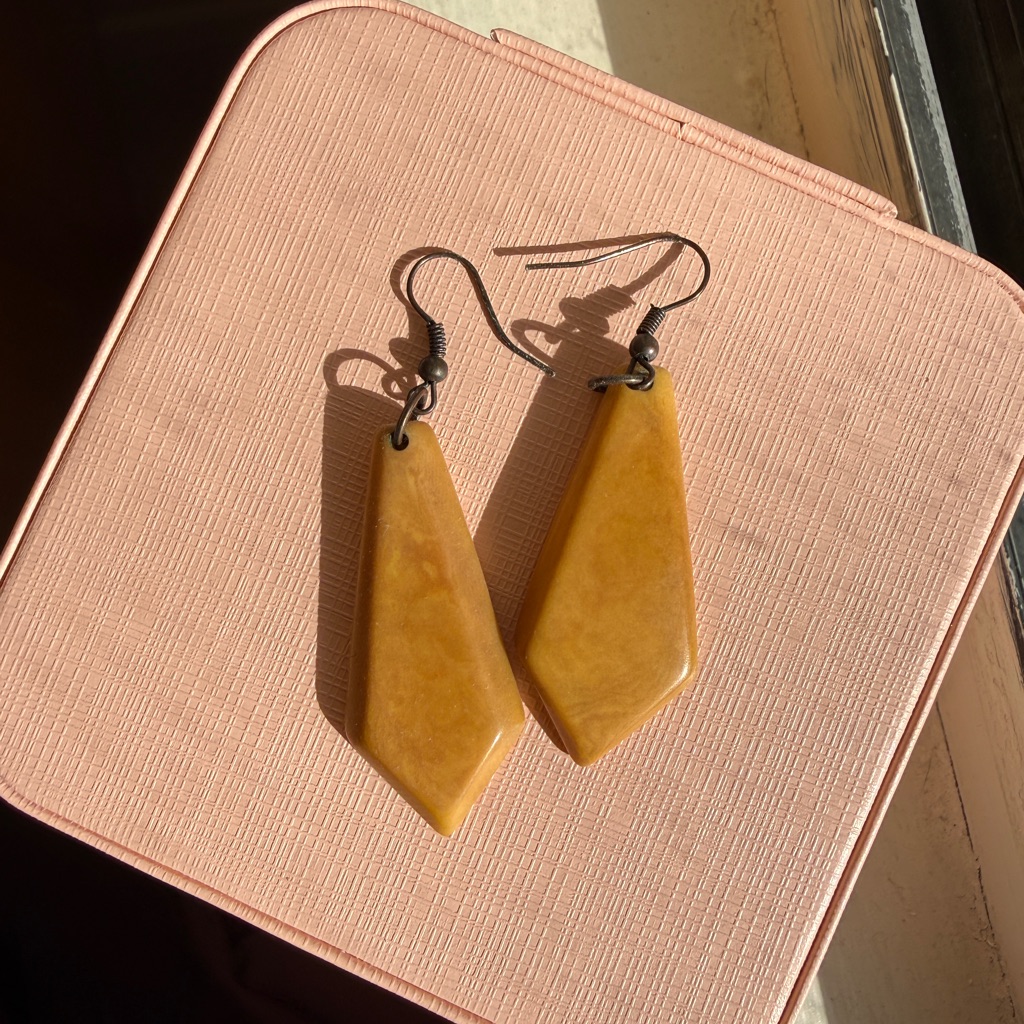 Elegant Gold Dangle Earrings 20$
